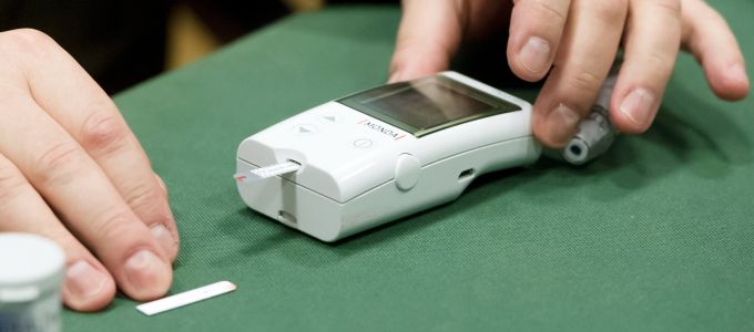 30 ezer emberen segít a magyarul beszélõ vércukormérõ