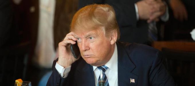 Trump mellõzi a szuperbiztonságos telefonvonalakat