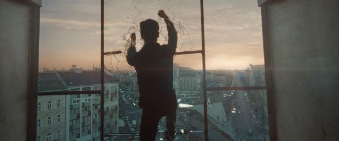 Nagyot bukott a repülõ emberes magyar film
