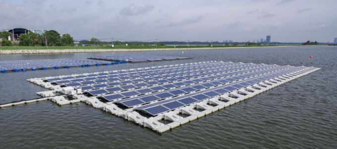 Vízre telepítettek egy naperõmûvet Szingapúrban