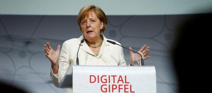 A digitális lemaradás miatt félti Németországot Merkel