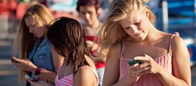 Depressziót okoznak az okostelefonok