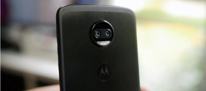 Érkezõben a Moto X4