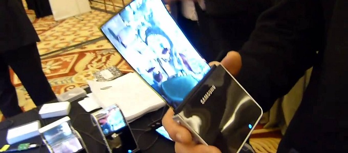 Hiány lesz a hajlékony OLED-ekbõl