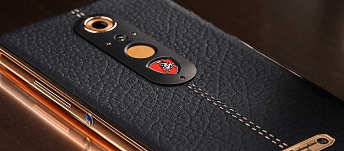 Luxustelefont mutatott be a Lamborghini