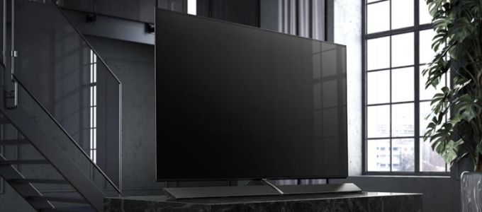 Két méteres OLED tévét mutatott be a Panasonic