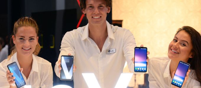 Bemutatkozott az LG V30