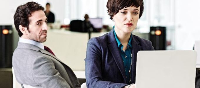 Váll felett leskelõdik a vizuális hacker