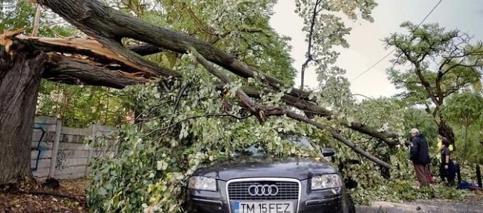 Mobiltelefonon fogják figyelmeztetni a viharokra a románokat