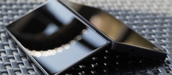 Összecsukható okostelefon jön a ZTE-tõl