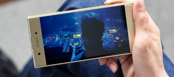 Több régióban jön a Sony Xperia XA1 Plus