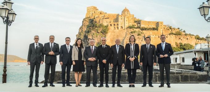 Az interneten is szembe kell szállni a terrorista csoportokkal