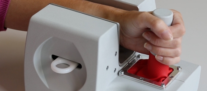 Egyszerûen megállapítható ki 18 év alatti és ki nem