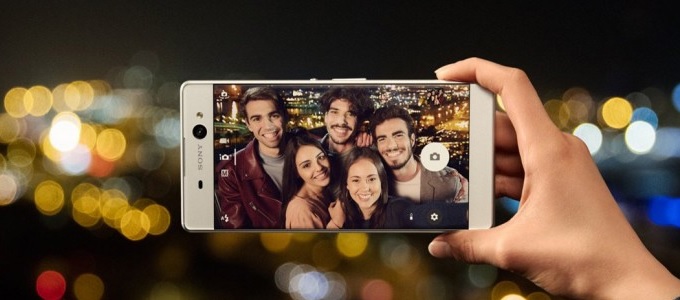 Iker-kamerával jön a Sony új telefonja