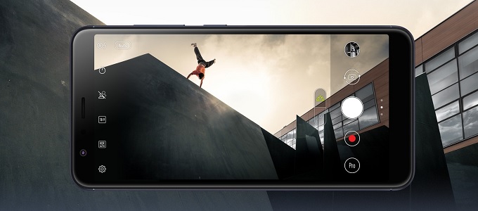 Nagy kijelzõvel jön a ZenFone Max Plus M1