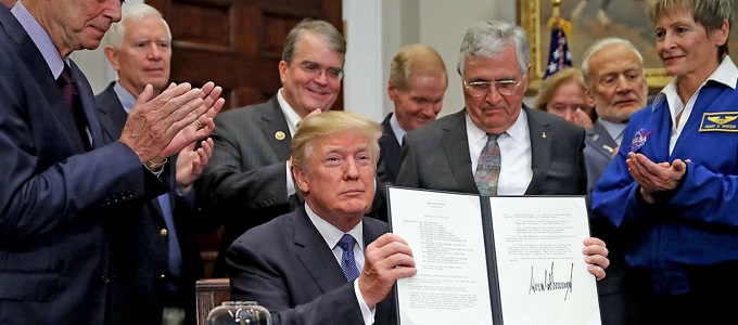 A Holdra menne Trump