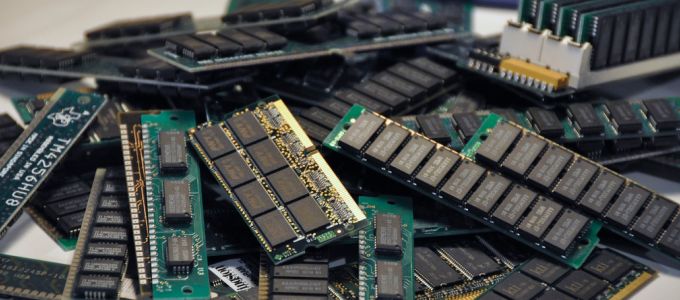 Soha nem látott magasságokban a memória-eladások