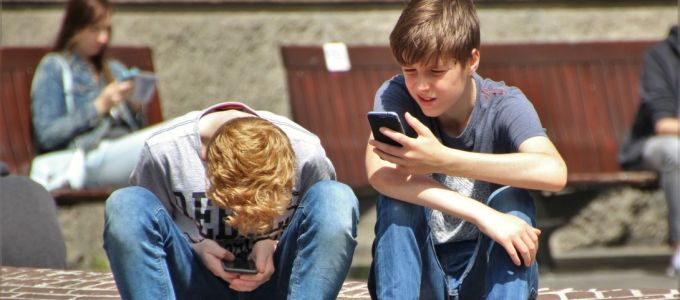 Boldogtalanok a képernyõfüggõ tizenévesek