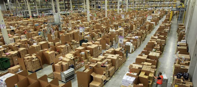 Karperecet akar rakni dolgozóira az Amazon