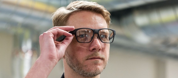 Lehullott a lepel az Intel okosszemüvegérõl