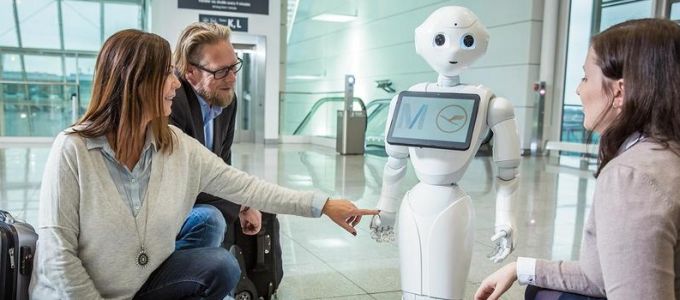 Humanoid robotot tesztelnek a müncheni repülõtéren