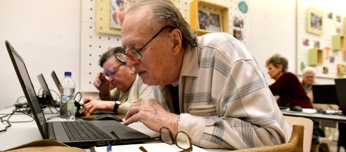 IT-tanfolyam indul 100 000 idõs embernek