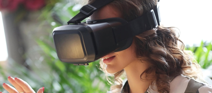 Virtuális valóság szemüveggel a hátfájás ellen