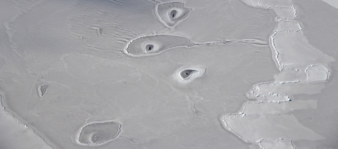 Furcsa lyukakat találtak az északi jégtakarón