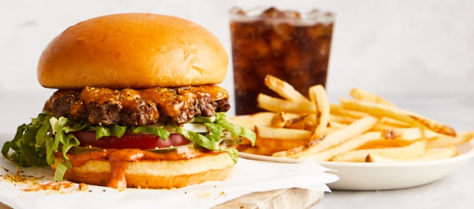 Újabb étterem épít a hamburger-készítõ robotokra