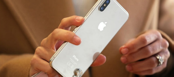 A kijelzõt és a vezérlést is megújítaná az Apple