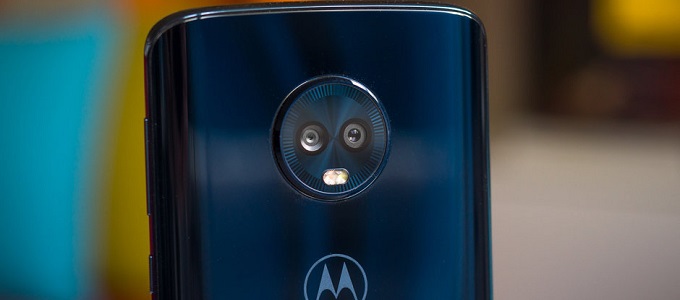 Négy példányban jön a Moto G7