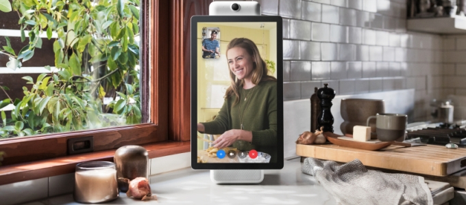 Videofunkcióval érkeznek a Facebook okoshangszórói