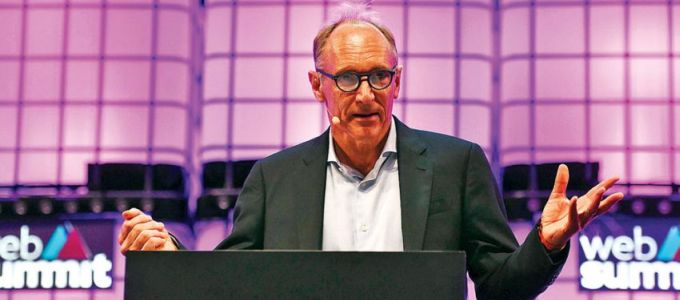 Az online fenyegetések ellen harcolna az internet atyja