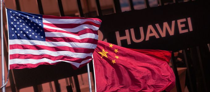 Már pénzt is ad az USA, hogy ne Huawei eszközöket használjanak szövetségesei