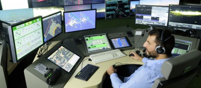 Egyetlen helyrõl fog mûködni a budapesti, pápai és debreceni repülés-irányítás