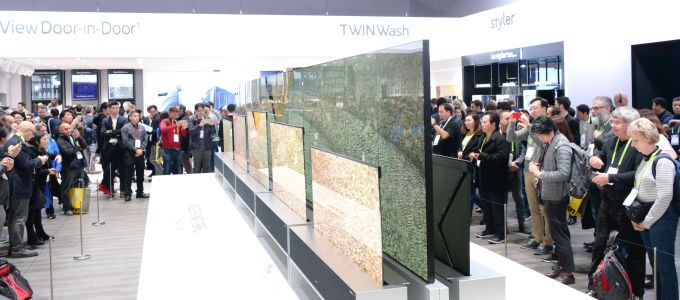 Még az idén kapható lesz az LG feltekerhetõ tévéje