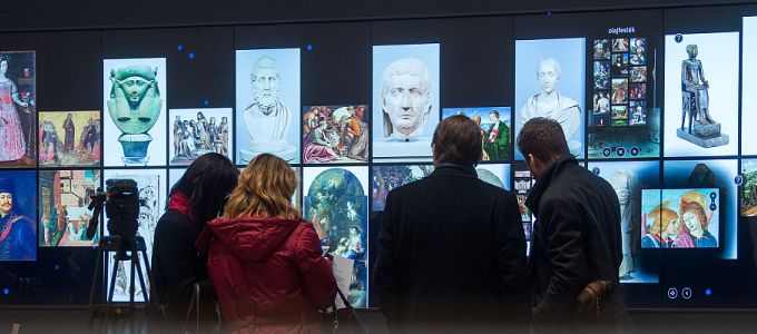 Átadták a világ legnagyobb múzeumi LCD falát a Szépmûvészetiben