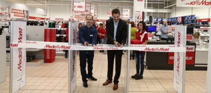 MediaMarkt lesz 9 Tesco áruházban