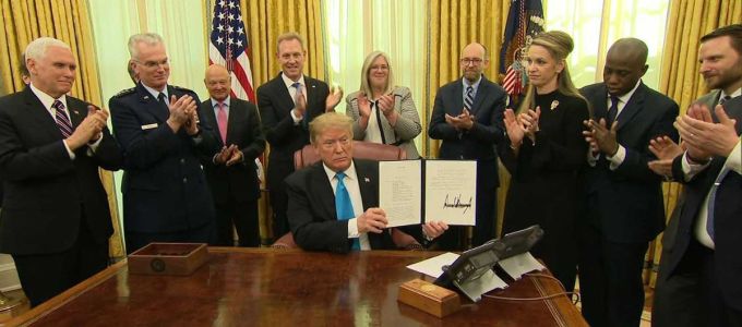 Ûrhaderõnemet hozott létre Trump