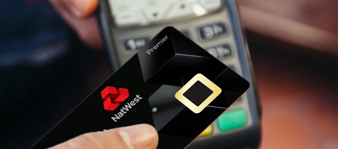 Ujjlenyomat-szenzoros bankkártyát tesztelnek