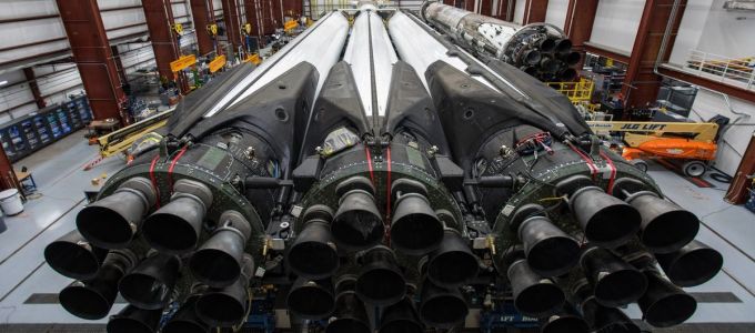 Tesztelték a SpaceX szuperrakétáját