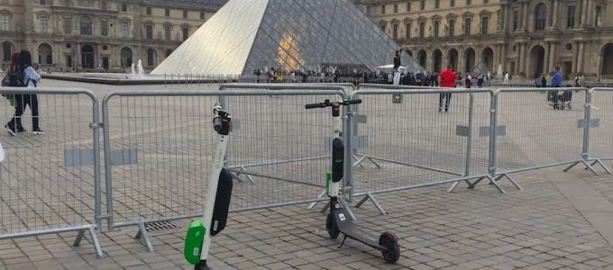 Tilos ezentúl az elektromos rollereket a járdán hagyni Párizsban
