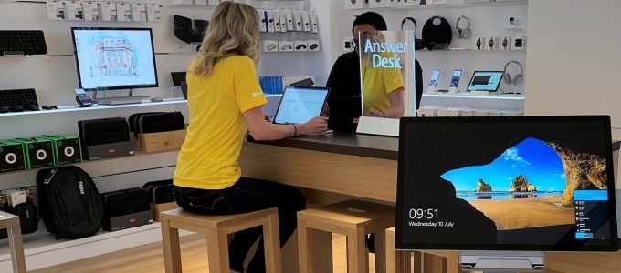 Megnyílt a Microsoft elsõ európai boltja