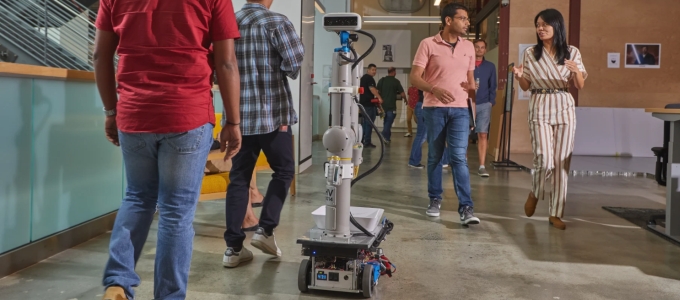 Mindennapi feladatokat végezhetnek majd a robotok