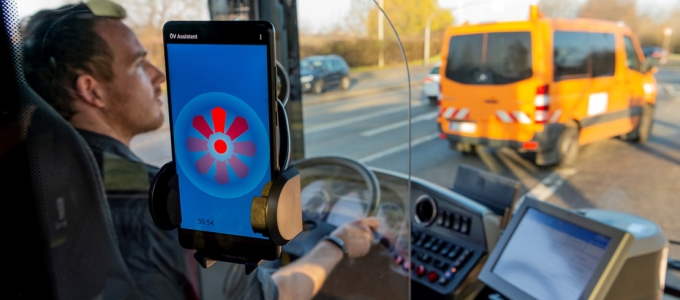 Kommuni­kálhatnak a közlekedési lámpákkal a különbözõ jármûvek