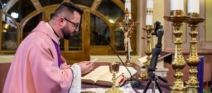 Online miseközvetítéseket tartanak a Somogy megyei Tabon