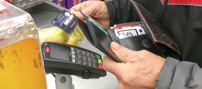 Tizenötezer forintra nõ a PIN-kód nélkül engedélyezett, érintéses fizetések határa