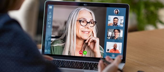 Másképp figyelünk egy videóra, mint egy Skype-hívásra