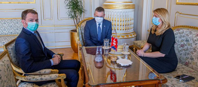 Szlovákiában tiltakoznak a mobiltelefonok nyomon követése miatt