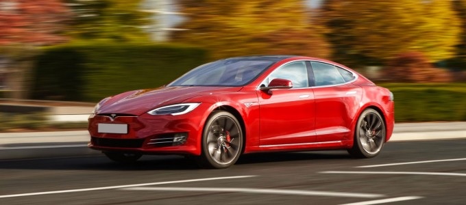 A Tesla autóinak kémkedésétõl tartanak a kínai politikusok